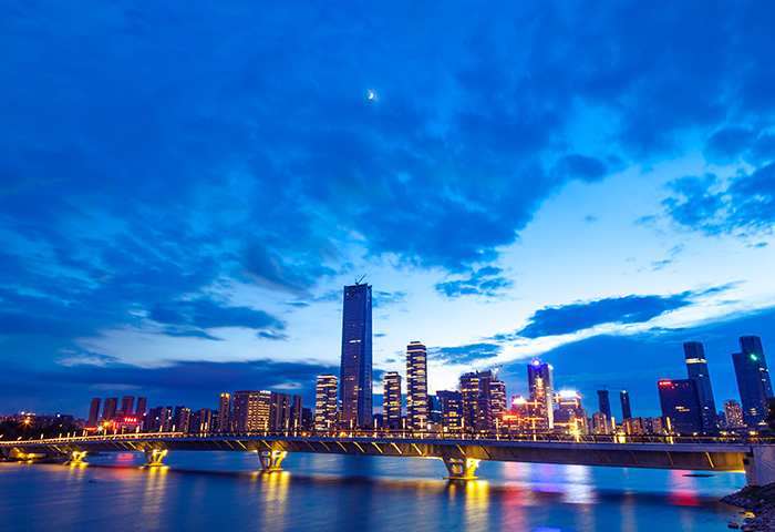 愿景:成為客戶值得信賴,由衷喜歡并長期攜手前行的伙伴;