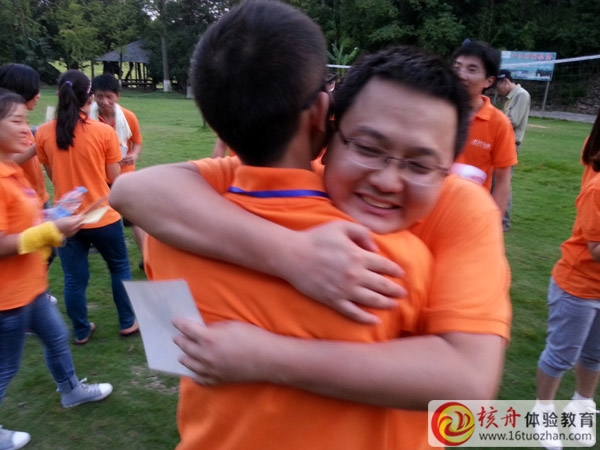 蘇州久業“激情夏日，挑戰自我，凝聚團隊”拓展培訓圓滿成功